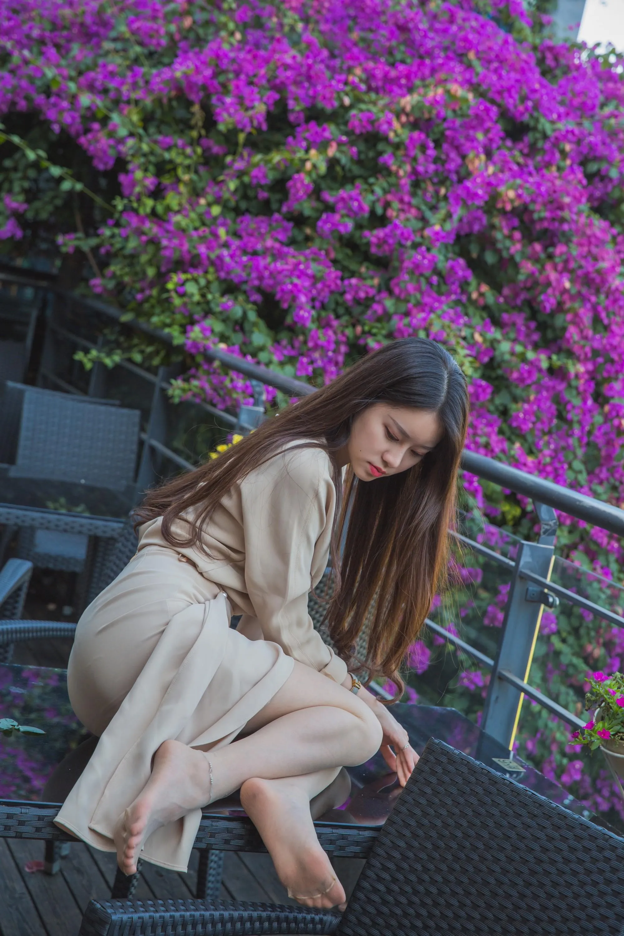 Sia不吃鱼 – NO.005 风衣玉足 [14P]插图3